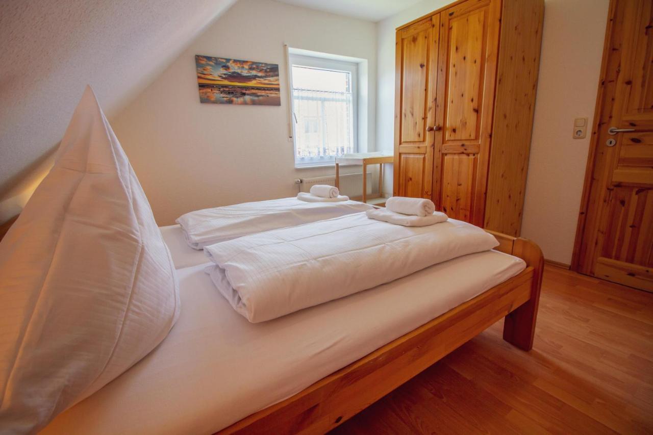 Haus Leuchtturm - Flut Apartment ครุมเฮิร์น ภายนอก รูปภาพ