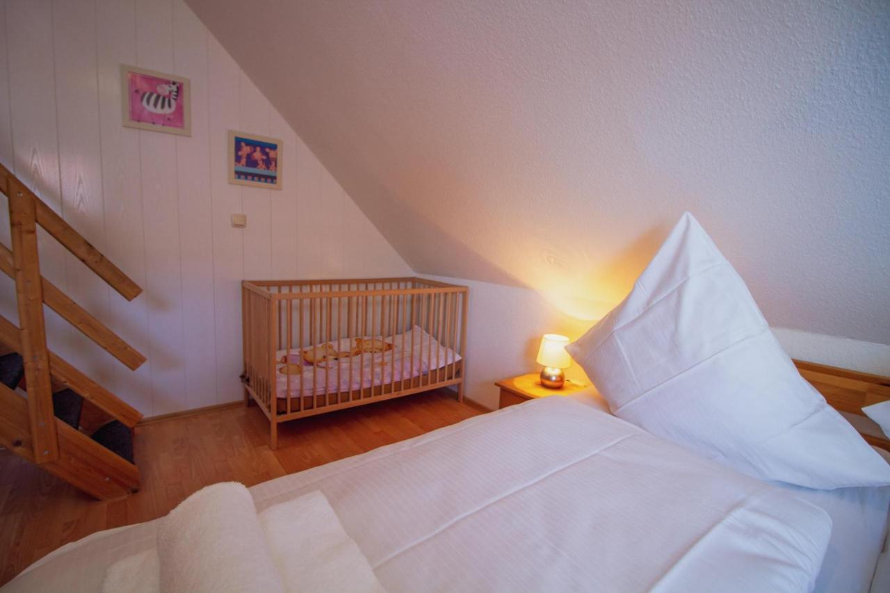 Haus Leuchtturm - Flut Apartment ครุมเฮิร์น ภายนอก รูปภาพ